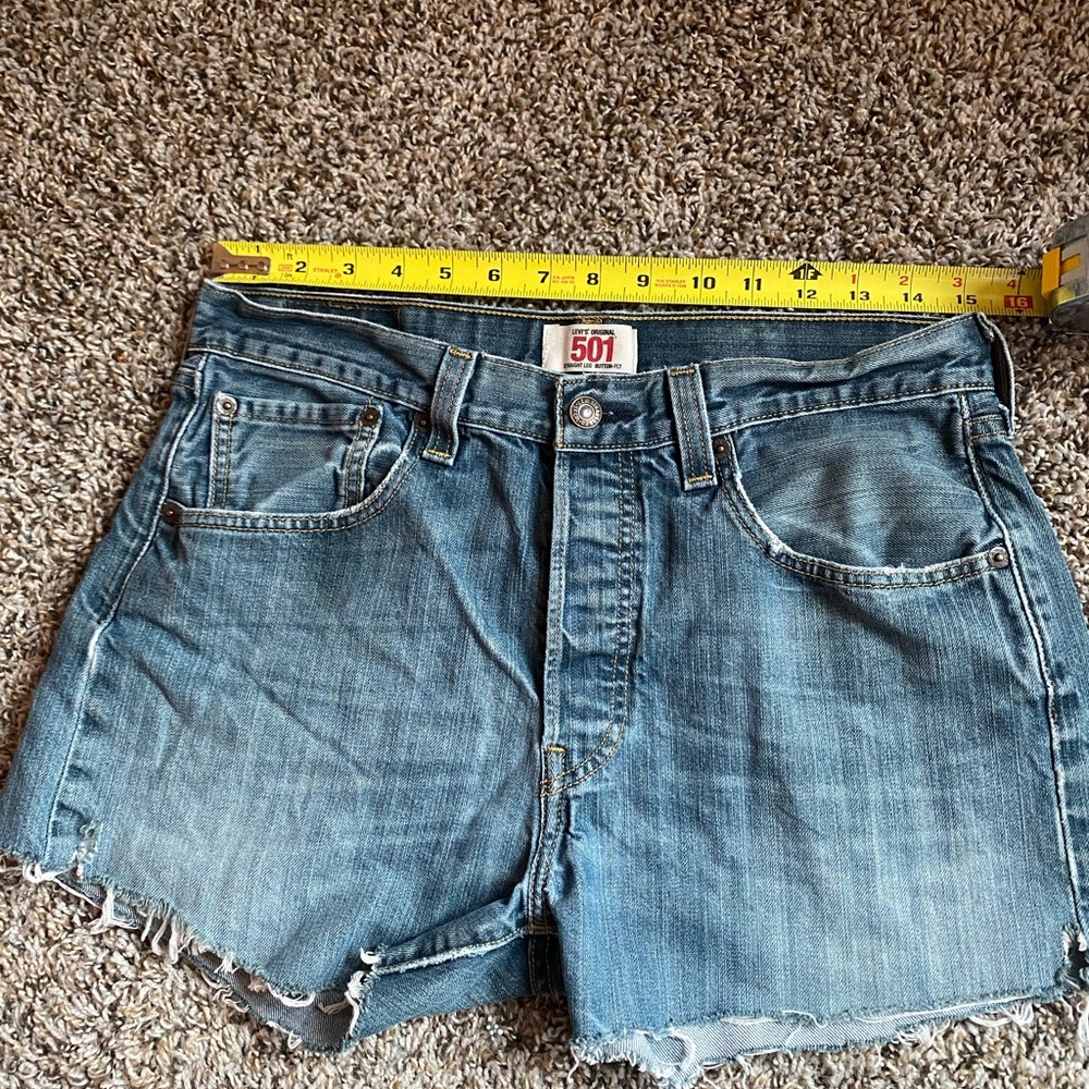 Vintage men 501 Levi’s made to shorts, light material